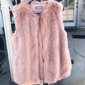 ✨Bagatelle blush color faux fur frm Bloomingdales✨